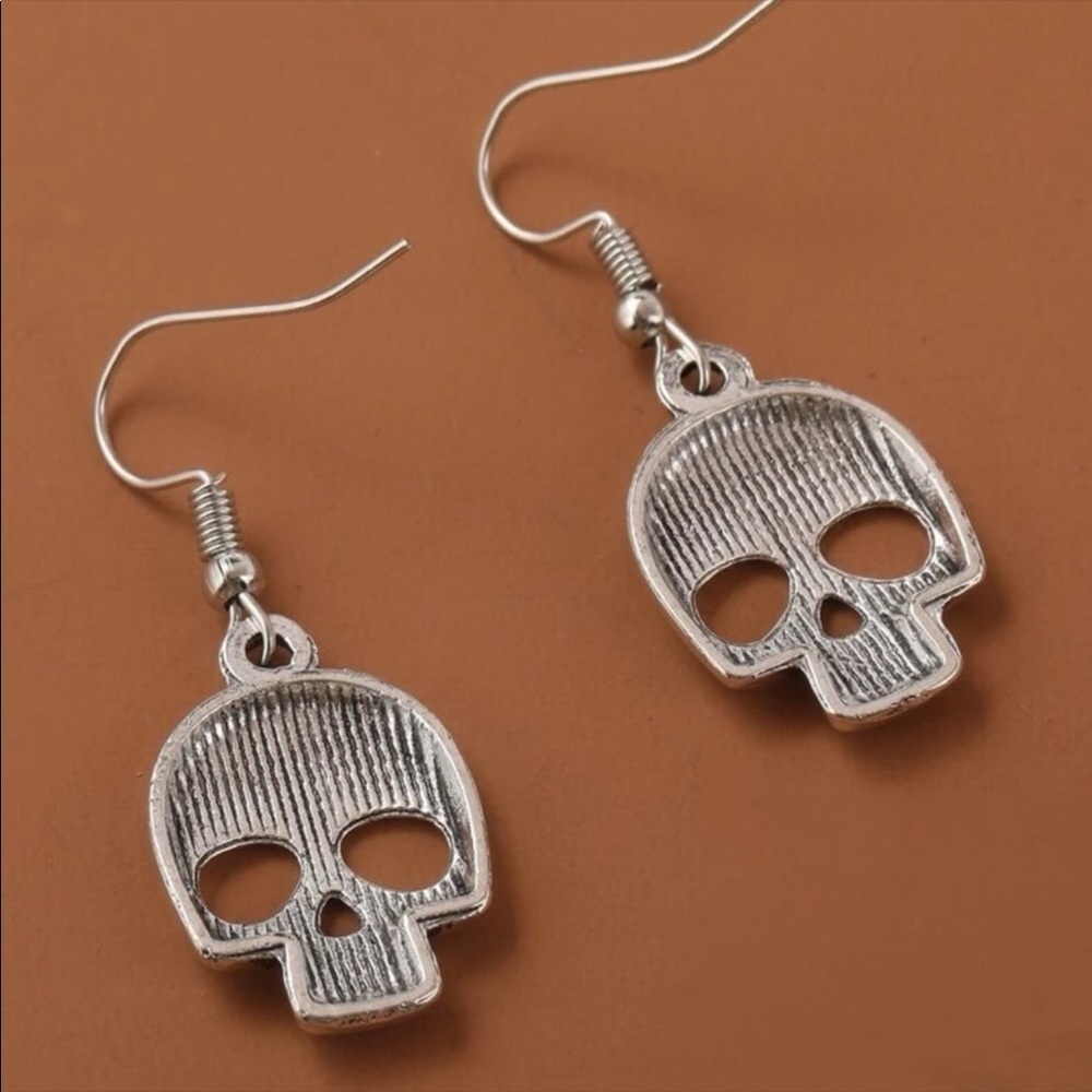 SKULL Earrings - Picture 4 of 4